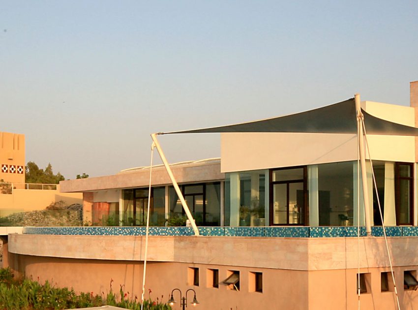 A Stunning Modern House With Courtyard Swimming Pool in Ras al Khaimah by NAGA Architects (2)