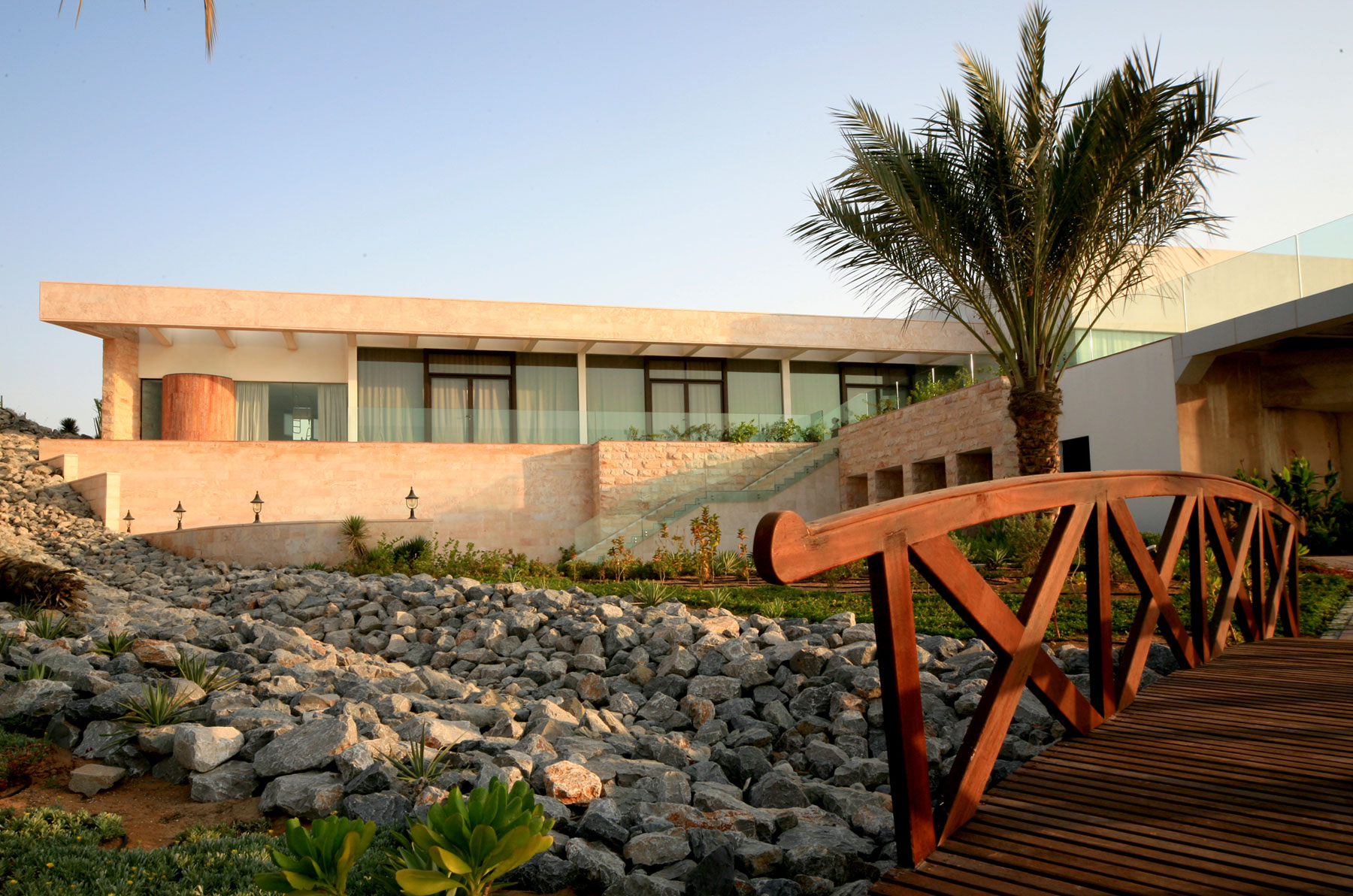 A Stunning Modern House With Courtyard Swimming Pool in Ras al Khaimah by NAGA Architects (3)