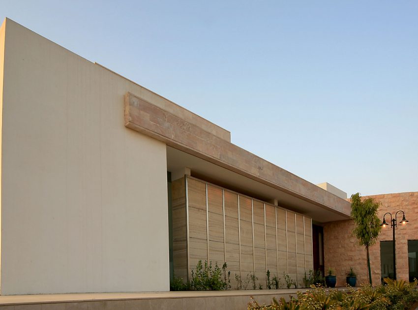 A Stunning Modern House With Courtyard Swimming Pool in Ras al Khaimah by NAGA Architects (5)