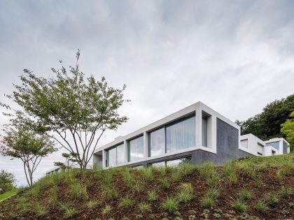 A Stunning Modern House with Four Courtyards in Zumikon, Switzerland by Think Architecture (1)