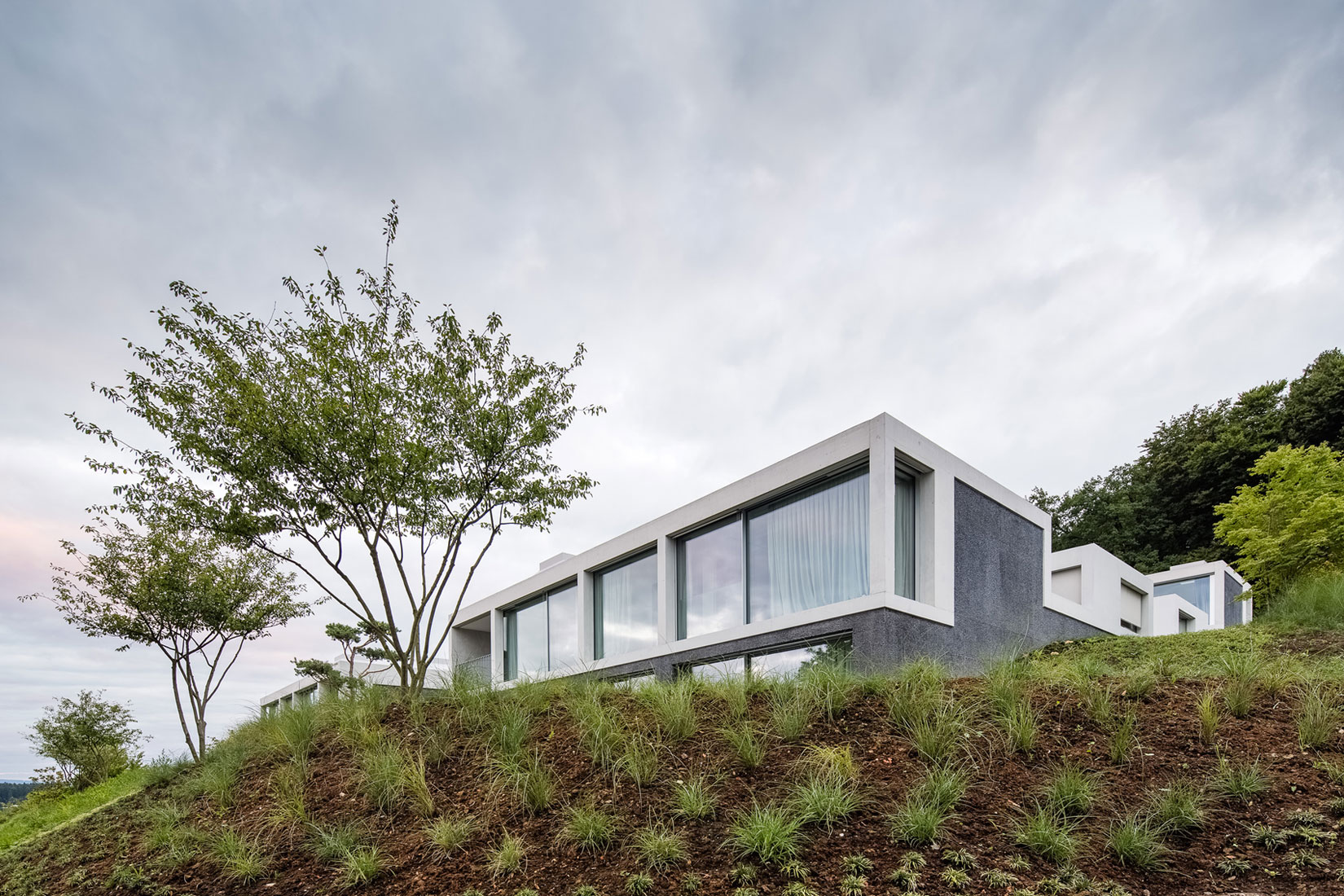 A Stunning Modern House with Four Courtyards in Zumikon, Switzerland by Think Architecture (1)