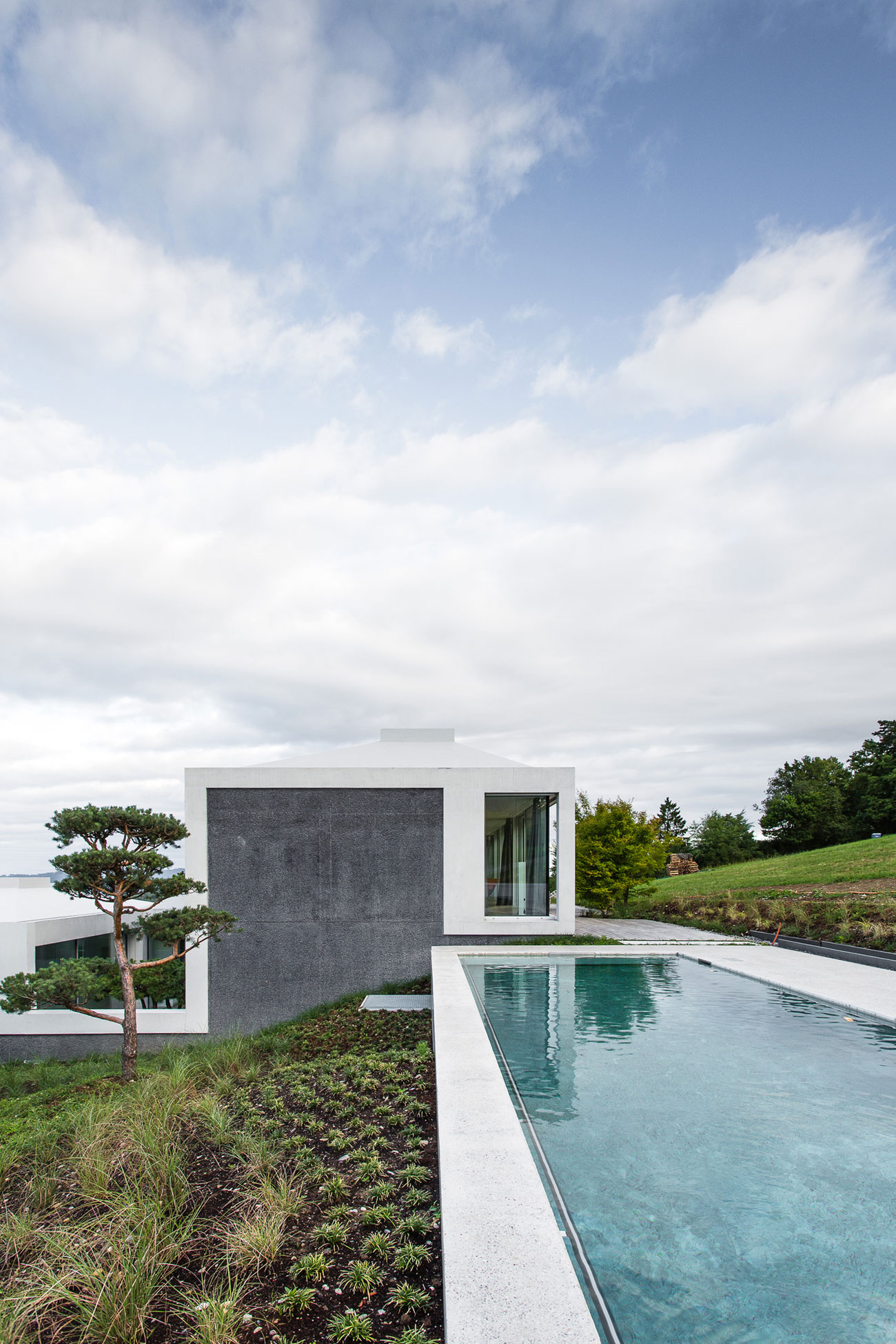 A Stunning Modern House with Four Courtyards in Zumikon, Switzerland by Think Architecture (2)