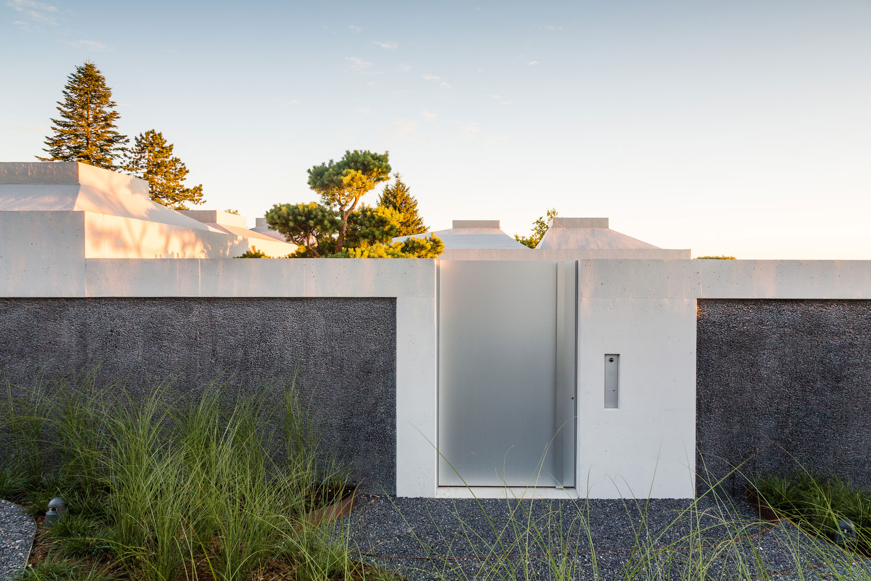 A Stunning Modern House with Four Courtyards in Zumikon, Switzerland by Think Architecture (6)