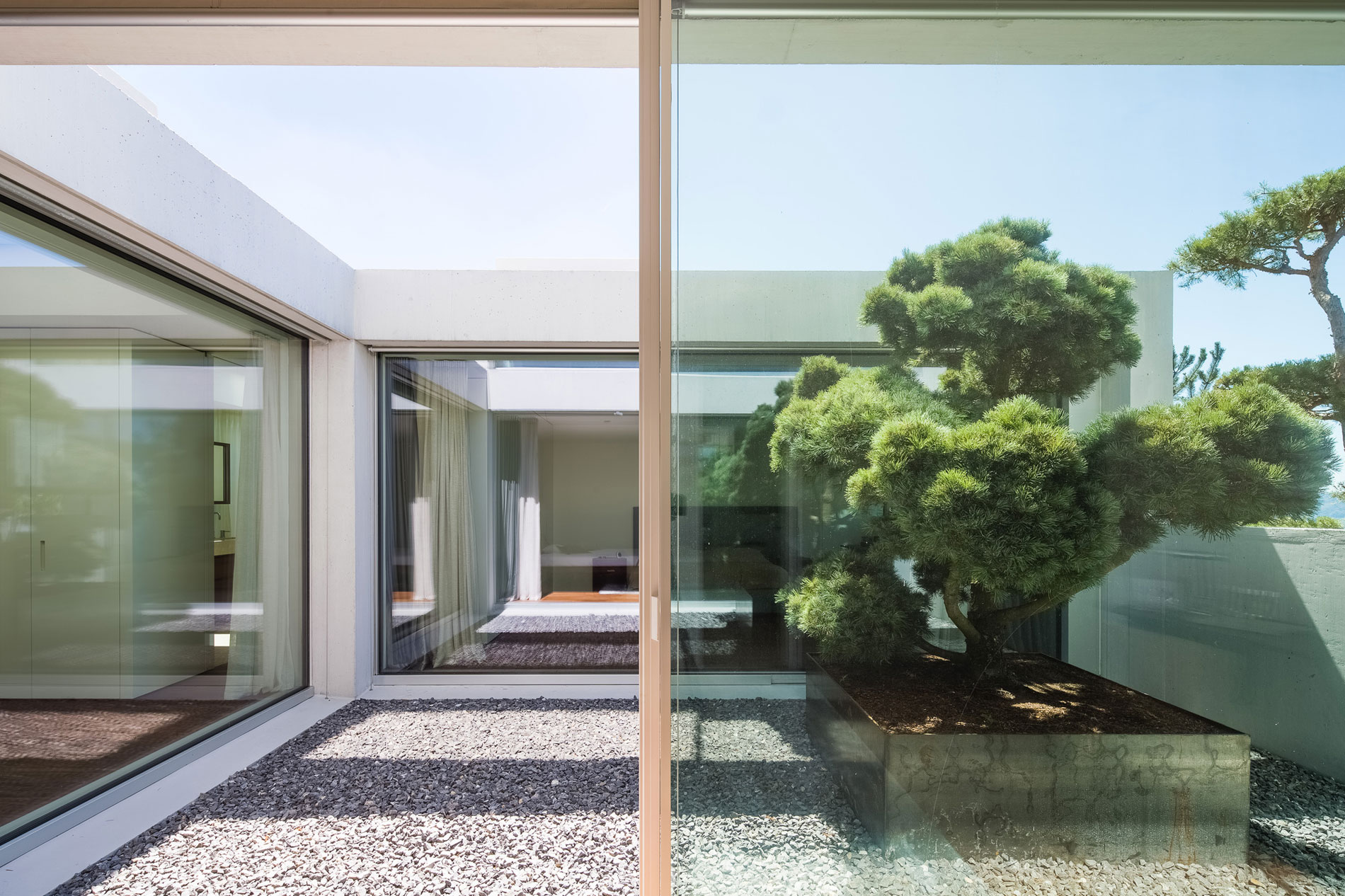 A Stunning Modern House with Four Courtyards in Zumikon, Switzerland by Think Architecture (9)