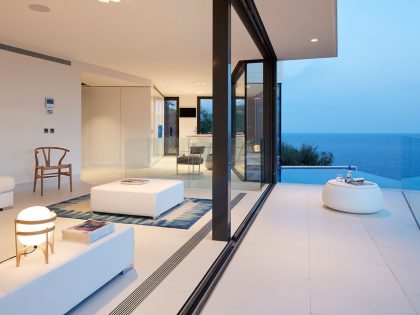 A Stunning Modern Isolated Home with Spectacular Views in Catalunya by Anna Podio Arquitectura (10)