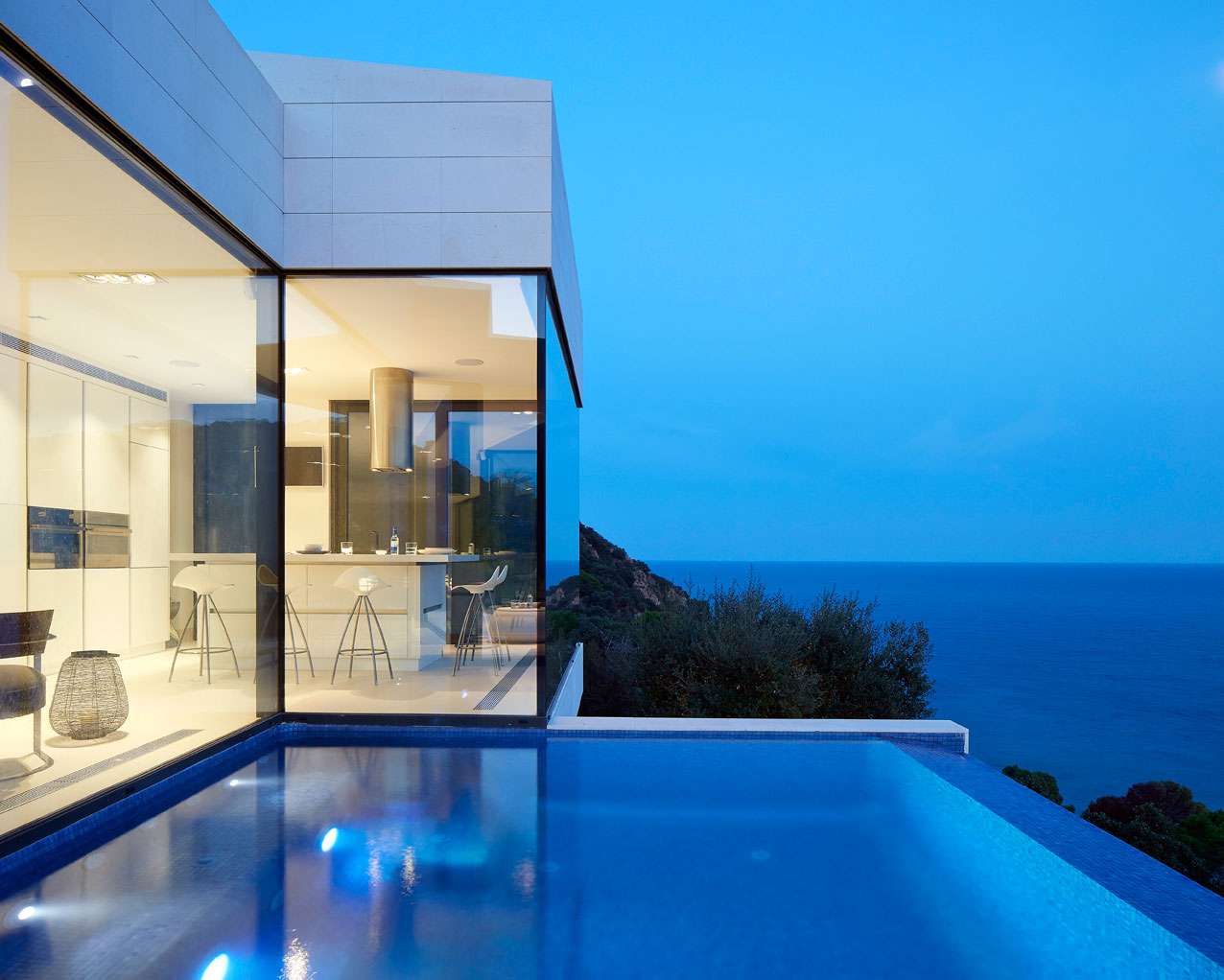 A Stunning Modern Isolated Home with Spectacular Views in Catalunya by Anna Podio Arquitectura (11)