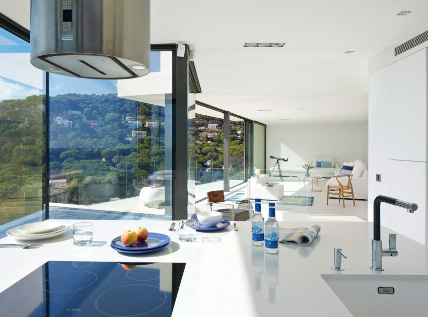 A Stunning Modern Isolated Home with Spectacular Views in Catalunya by Anna Podio Arquitectura (4)