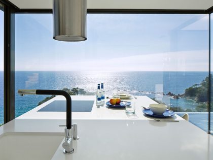 A Stunning Modern Isolated Home with Spectacular Views in Catalunya by Anna Podio Arquitectura (5)