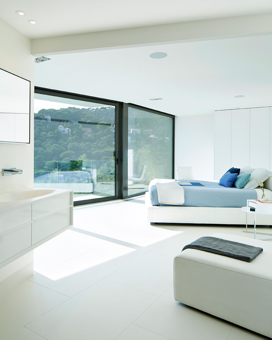 A Stunning Modern Isolated Home with Spectacular Views in Catalunya by Anna Podio Arquitectura (8)