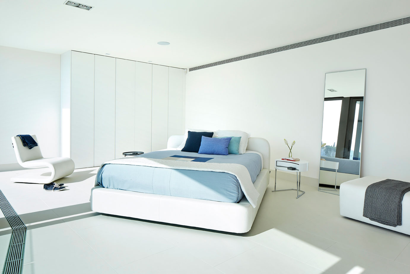 A Stunning Modern Isolated Home with Spectacular Views in Catalunya by Anna Podio Arquitectura (9)