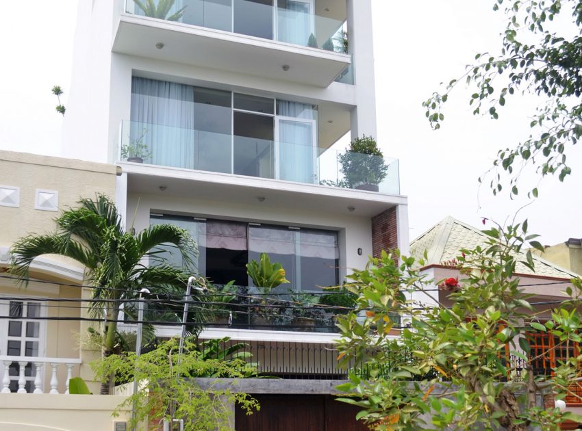 A Stunning Modern Vertical House Overlooking the Saigon River in Ho Chi Minh City by La Design Studio (1)