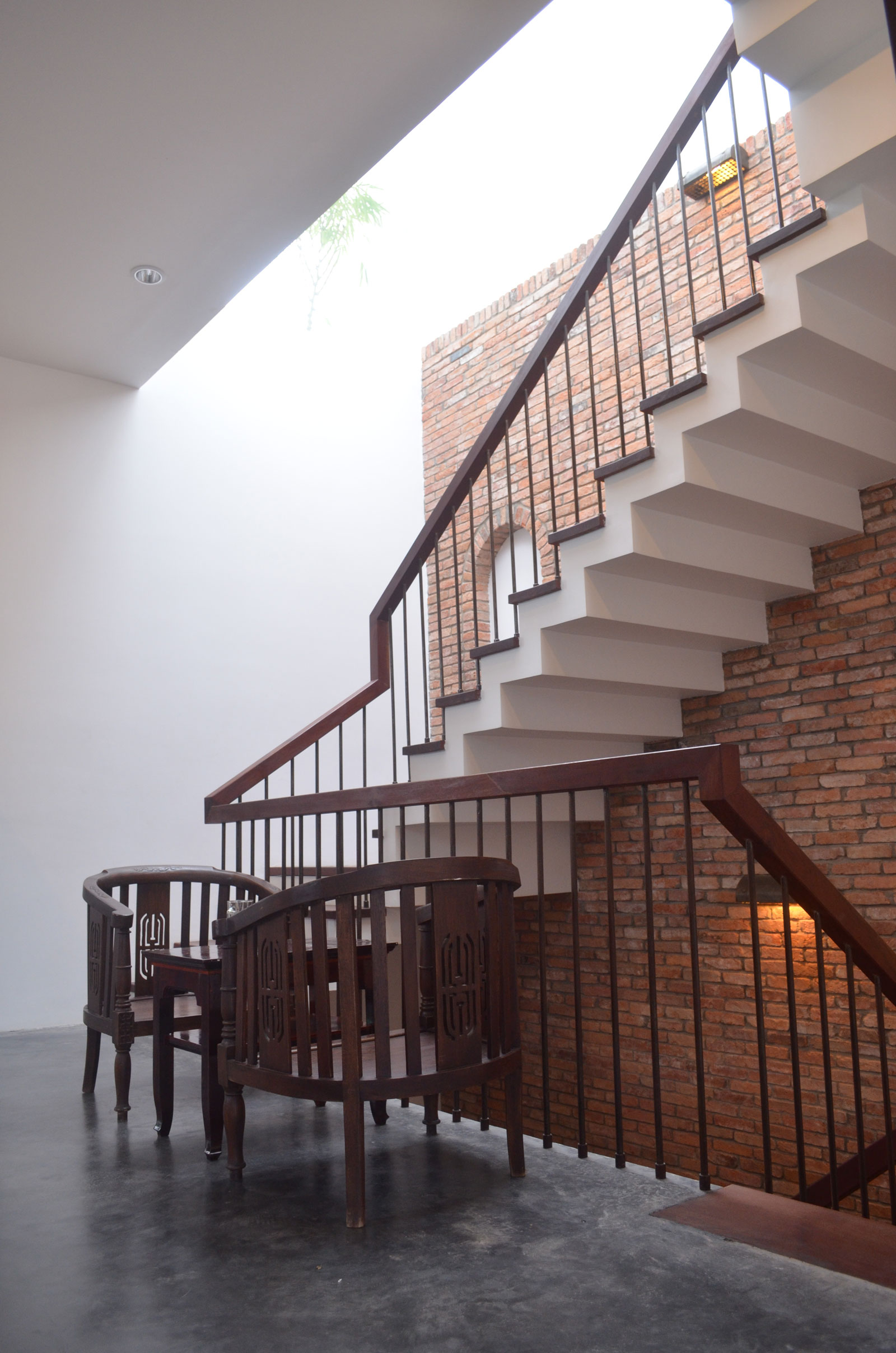 A Stunning Modern Vertical House Overlooking the Saigon River in Ho Chi Minh City by La Design Studio (10)