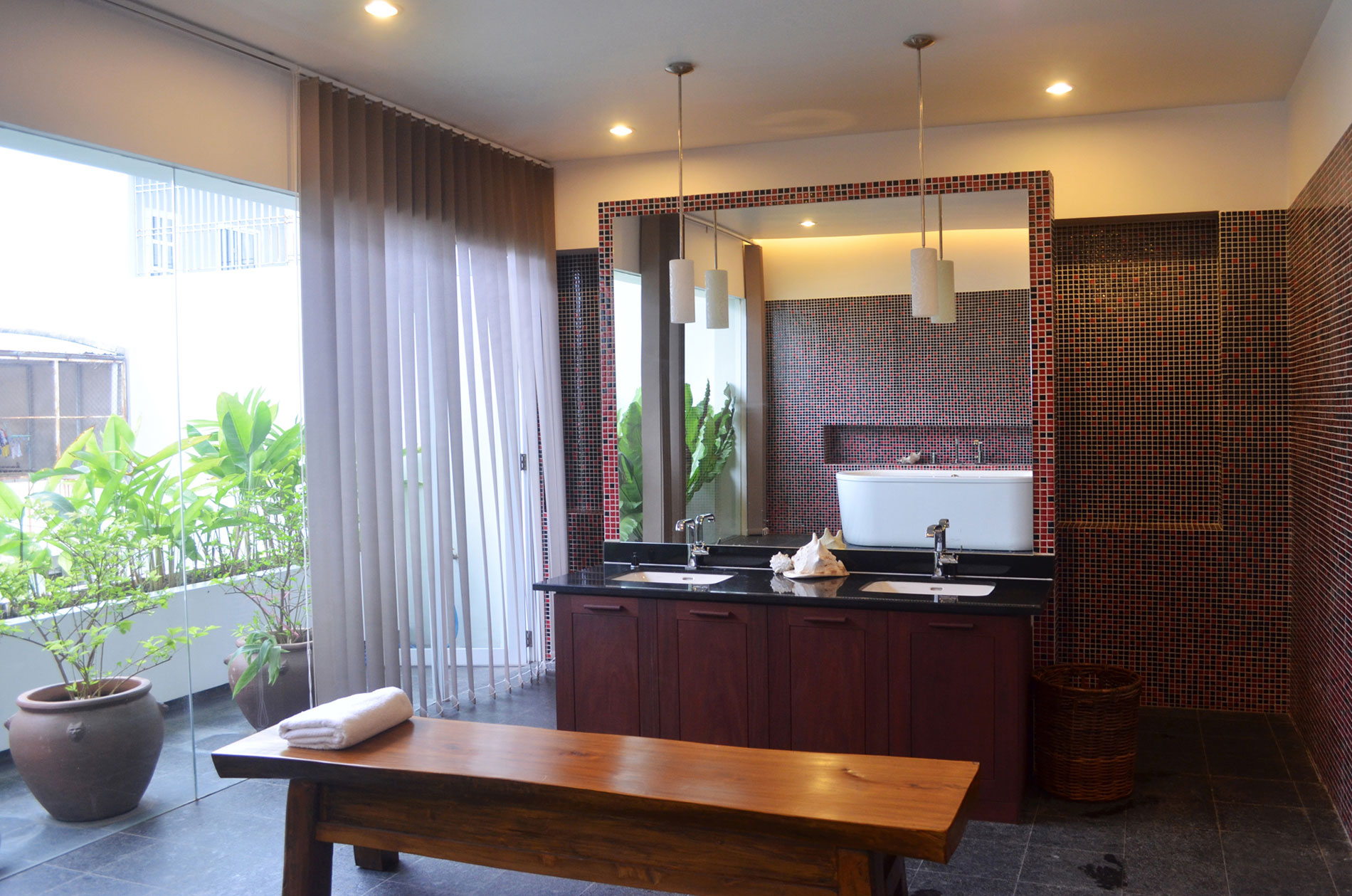 A Stunning Modern Vertical House Overlooking the Saigon River in Ho Chi Minh City by La Design Studio (18)