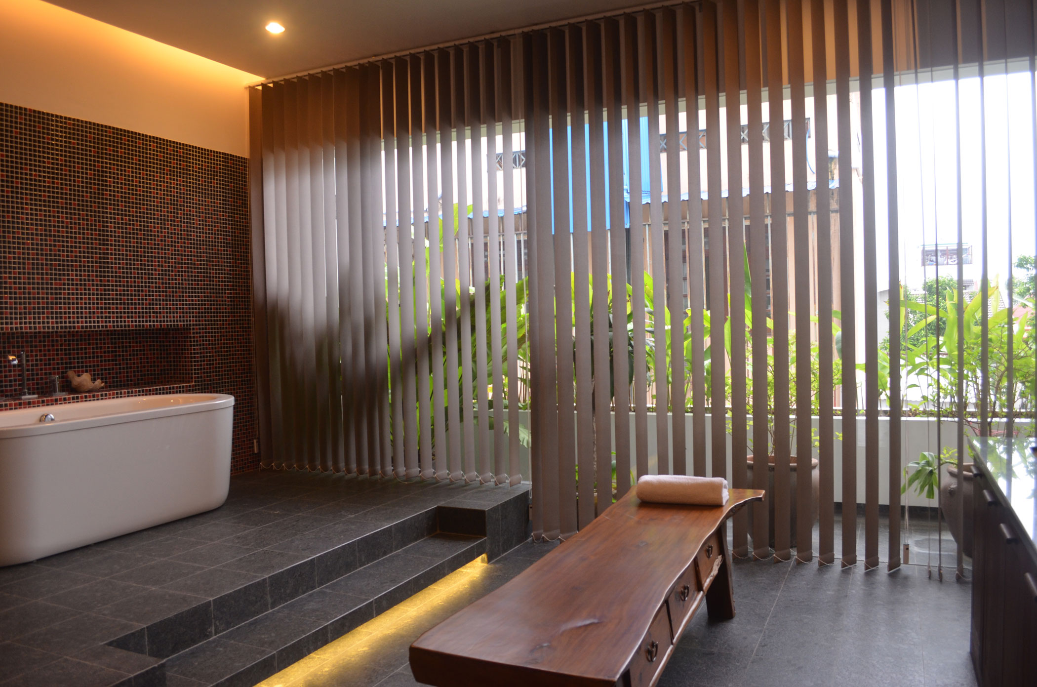 A Stunning Modern Vertical House Overlooking the Saigon River in Ho Chi Minh City by La Design Studio (19)