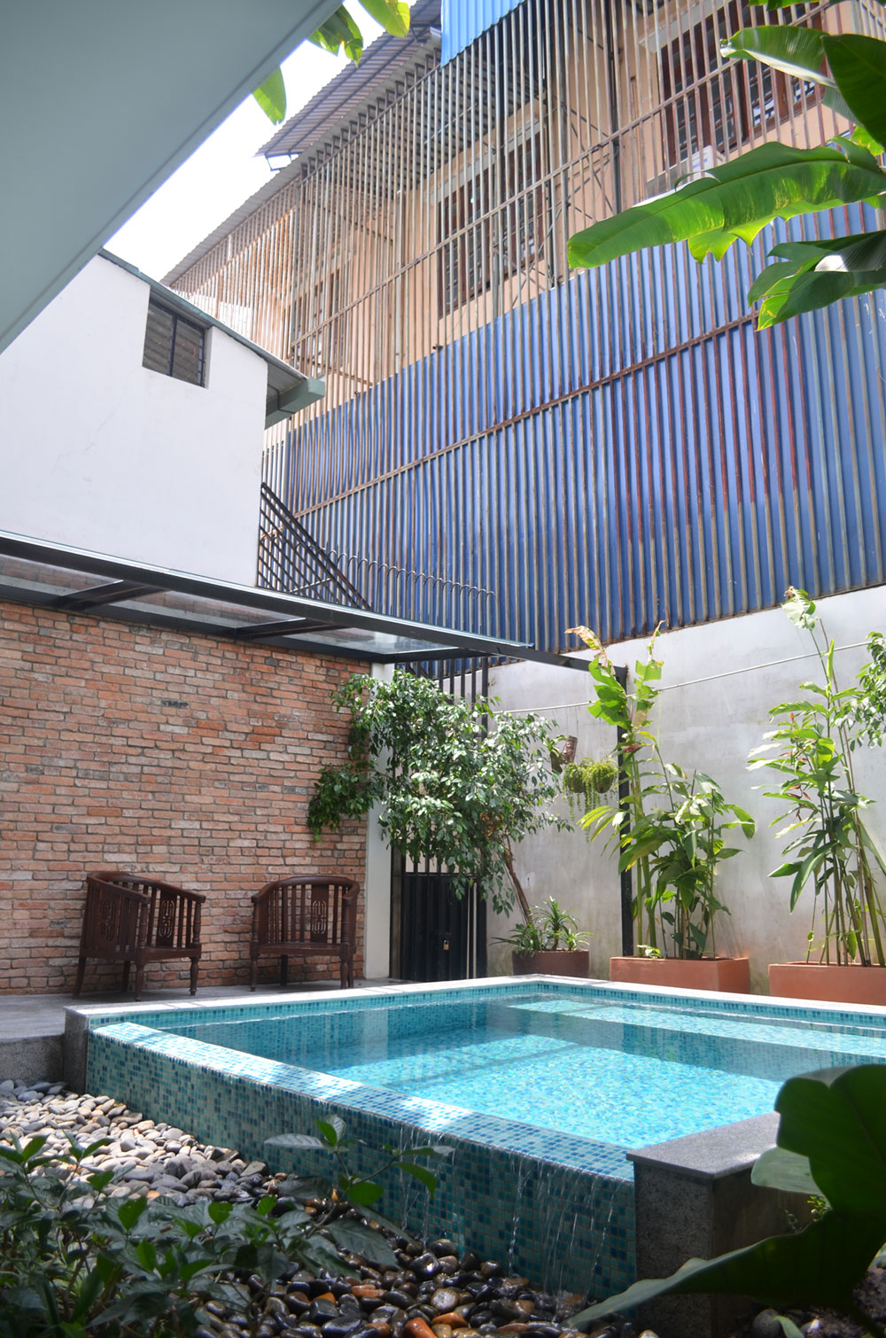 A Stunning Modern Vertical House Overlooking the Saigon River in Ho Chi Minh City by La Design Studio (4)