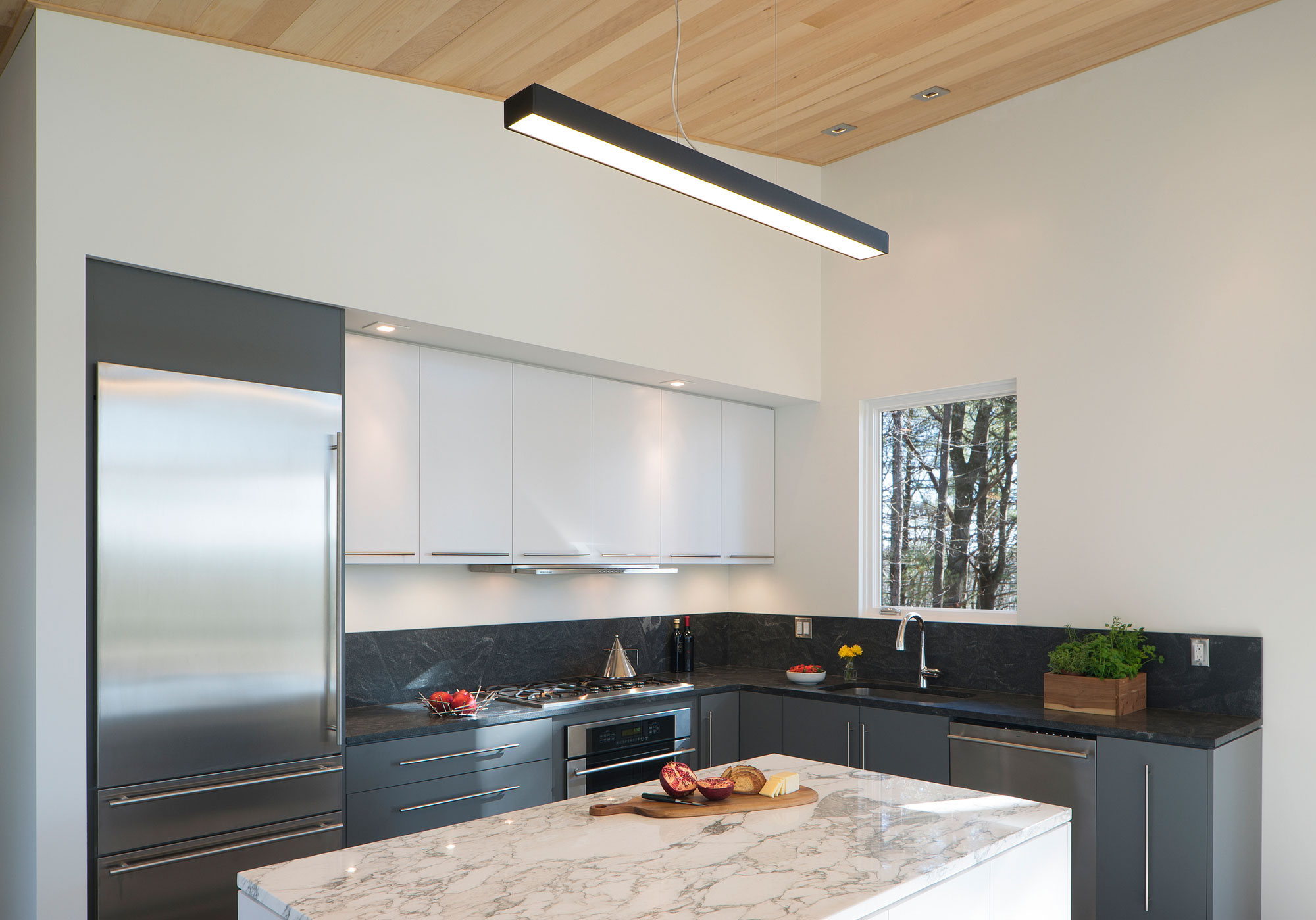 A Stunning Mountain Home Perched Atop a Hudson Valley in Kerhonkson, New York by Studio MM Architect (10)