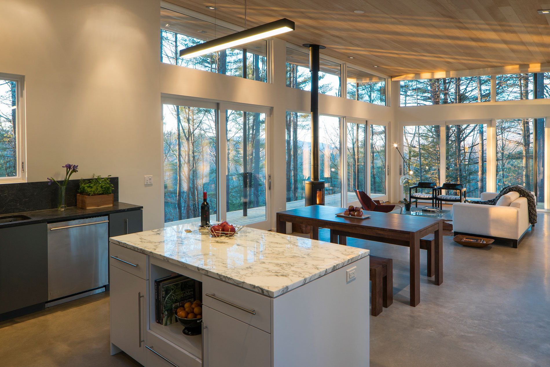 A Stunning Mountain Home Perched Atop a Hudson Valley in Kerhonkson, New York by Studio MM Architect (11)