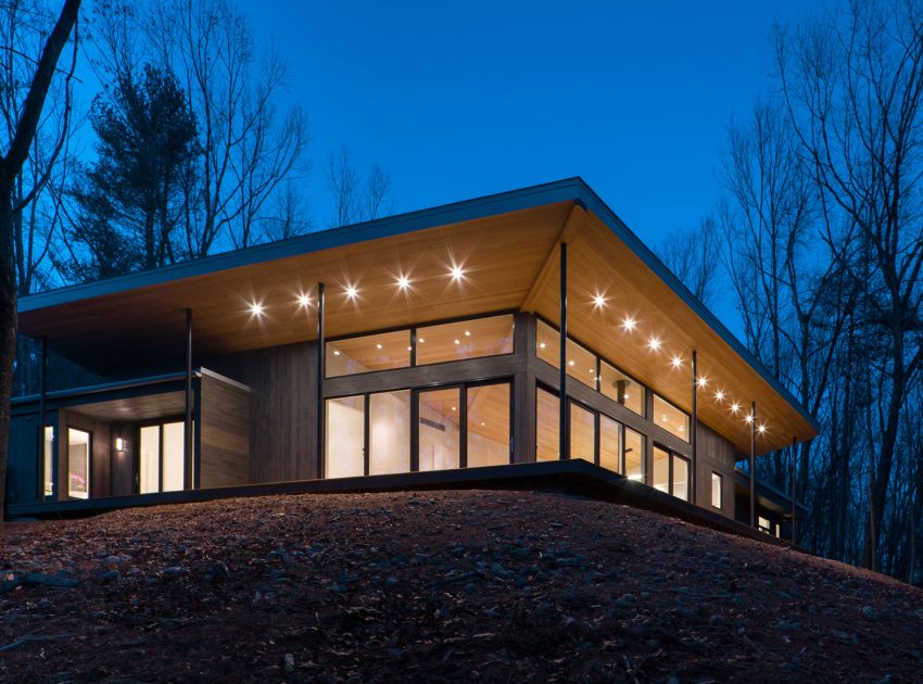 A Stunning Mountain Home Perched Atop a Hudson Valley in Kerhonkson, New York by Studio MM Architect (14)