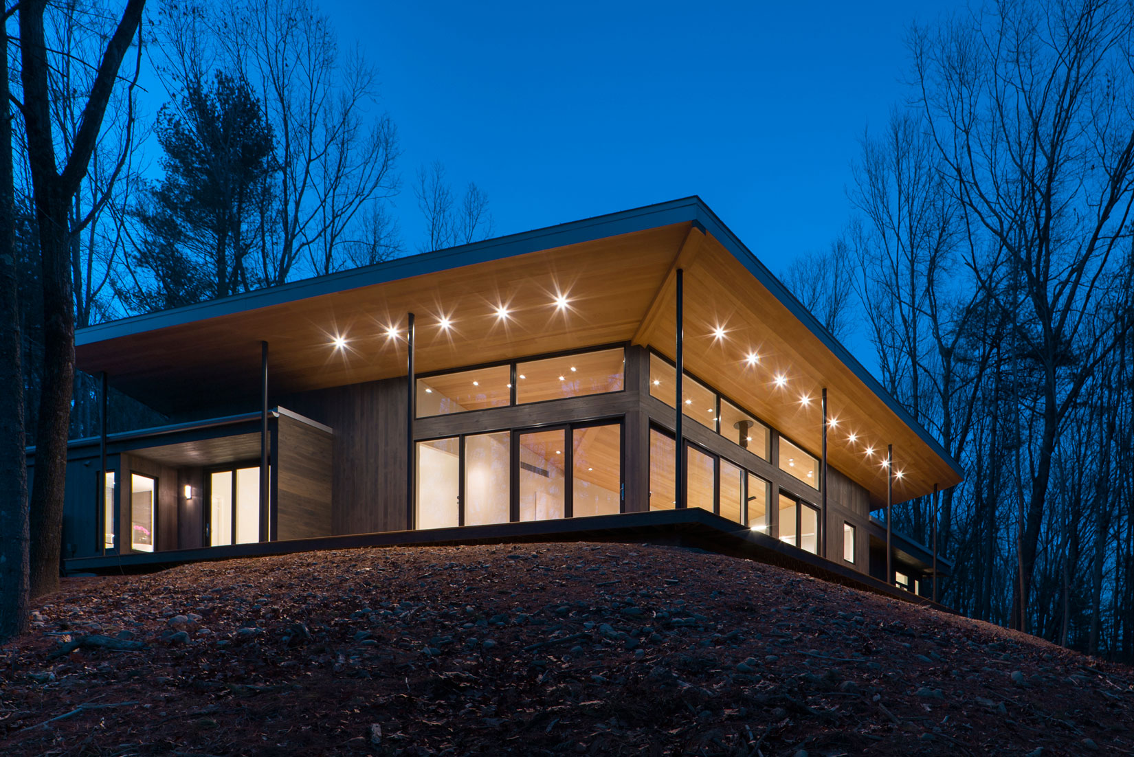 A Stunning Mountain Home Perched Atop a Hudson Valley in Kerhonkson, New York by Studio MM Architect (14)