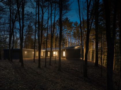 A Stunning Mountain Home Perched Atop a Hudson Valley in Kerhonkson, New York by Studio MM Architect (15)