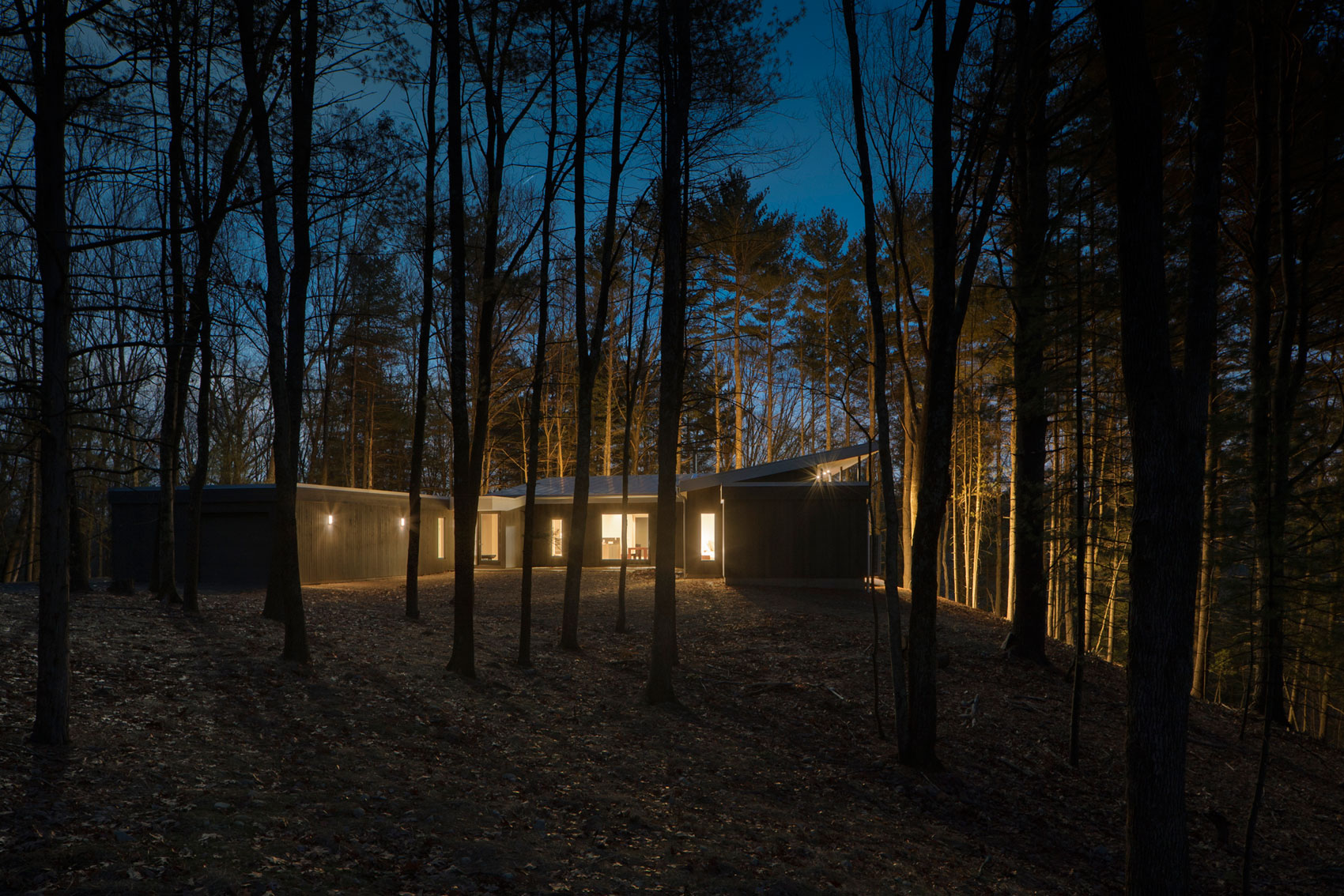A Stunning Mountain Home Perched Atop a Hudson Valley in Kerhonkson, New York by Studio MM Architect (15)