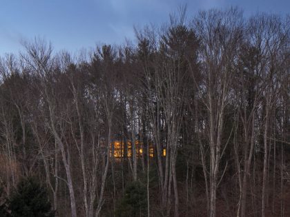 A Stunning Mountain Home Perched Atop a Hudson Valley in Kerhonkson, New York by Studio MM Architect (16)