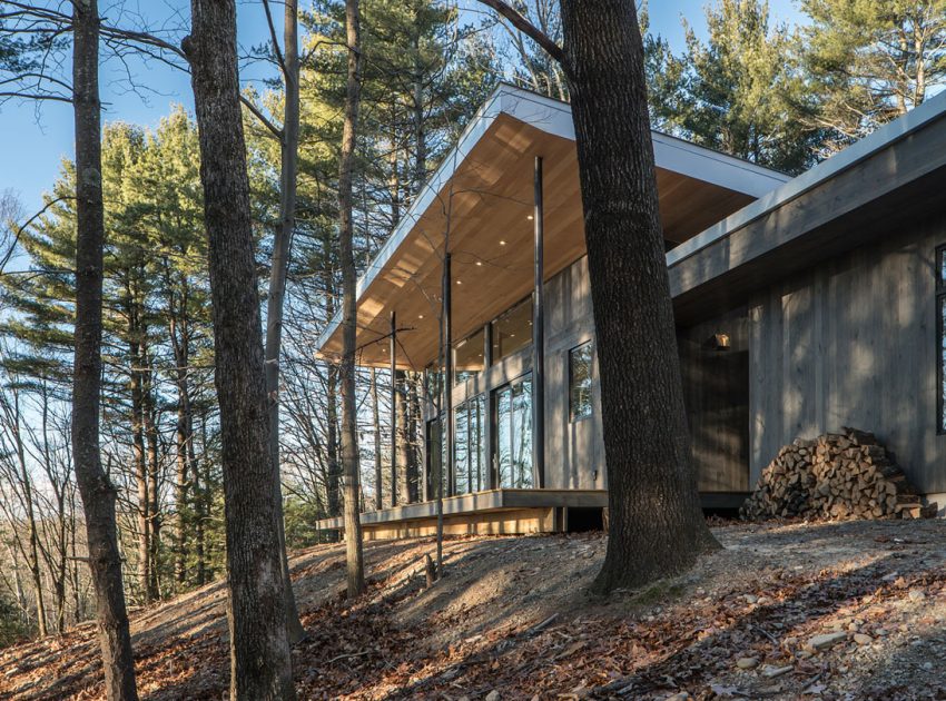 A Stunning Mountain Home Perched Atop a Hudson Valley in Kerhonkson, New York by Studio MM Architect (2)