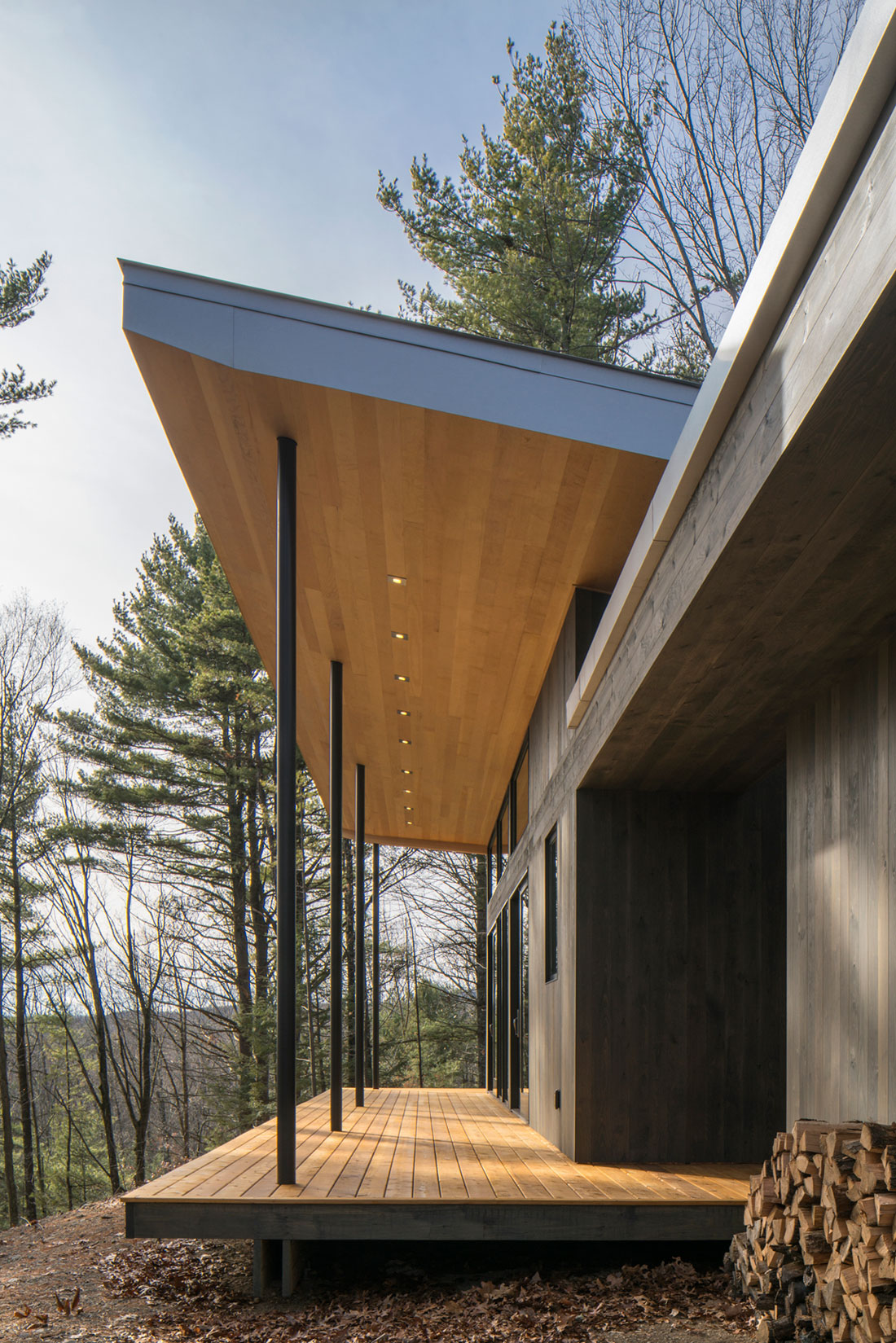 A Stunning Mountain Home Perched Atop a Hudson Valley in Kerhonkson, New York by Studio MM Architect (3)