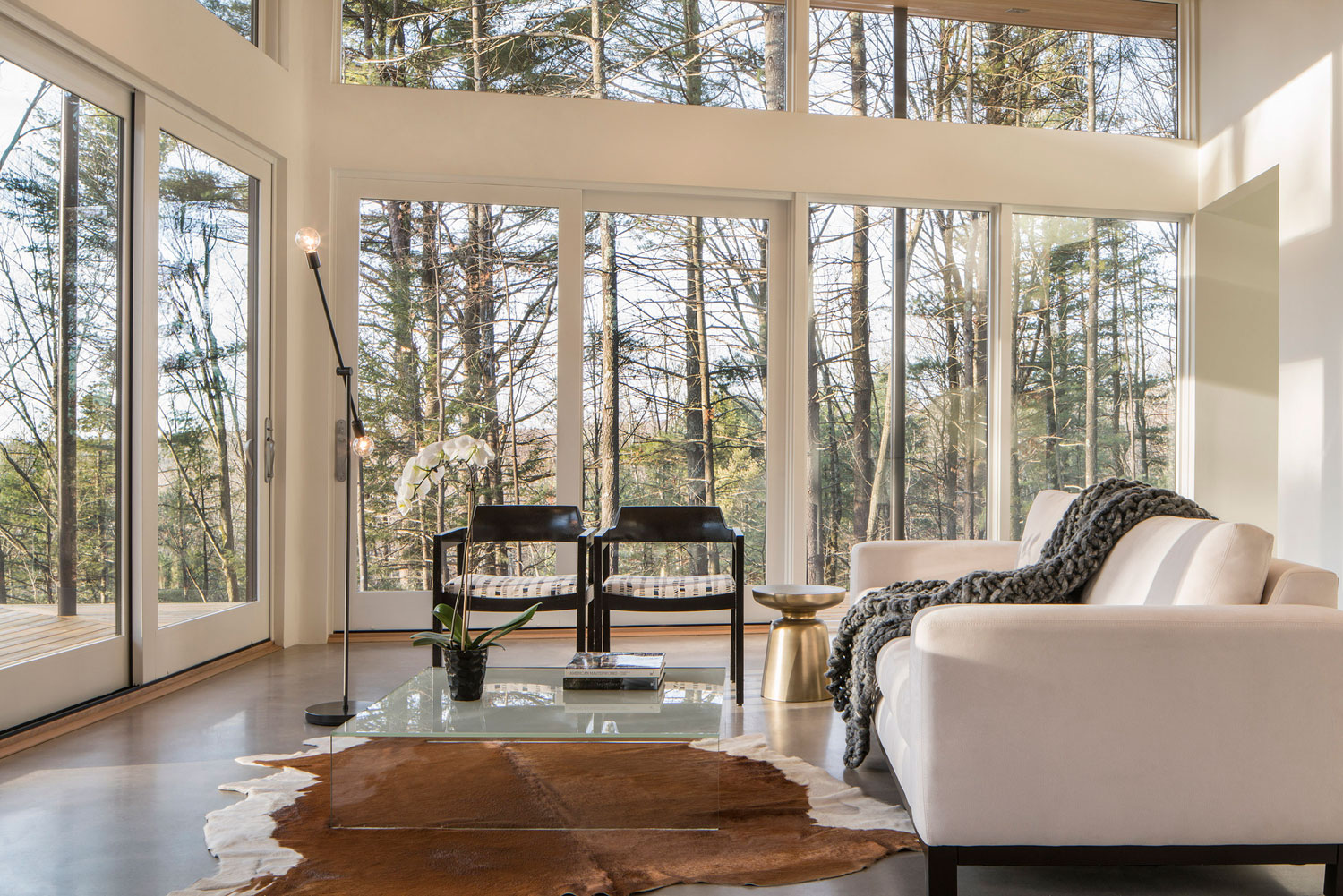 A Stunning Mountain Home Perched Atop a Hudson Valley in Kerhonkson, New York by Studio MM Architect (7)