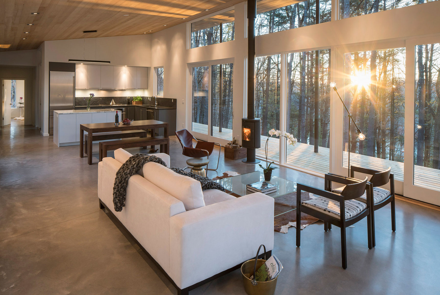 A Stunning Mountain Home Perched Atop a Hudson Valley in Kerhonkson, New York by Studio MM Architect (8)