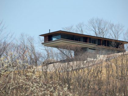 A Stunning Mountainside Home with a Dramatic Cantilever Appearance in Nagano by Kidosaki Architects Studio (1)