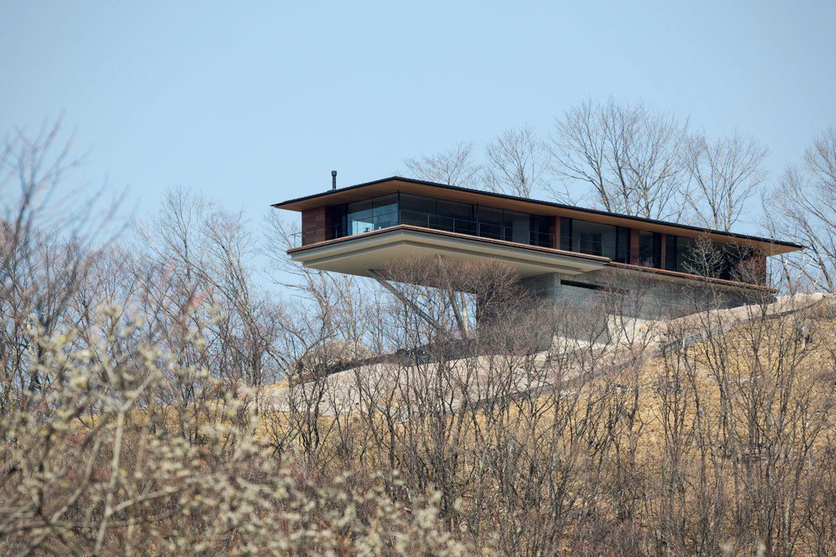A Stunning Mountainside Home with a Dramatic Cantilever Appearance in Nagano by Kidosaki Architects Studio (1)
