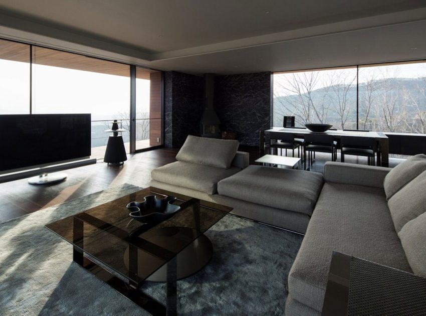 A Stunning Mountainside Home with a Dramatic Cantilever Appearance in Nagano by Kidosaki Architects Studio (11)