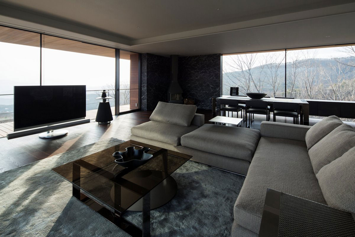 A Stunning Mountainside Home with a Dramatic Cantilever Appearance in Nagano by Kidosaki Architects Studio (11)