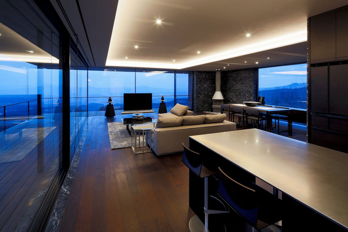 A Stunning Mountainside Home with a Dramatic Cantilever Appearance in Nagano by Kidosaki Architects Studio (14)