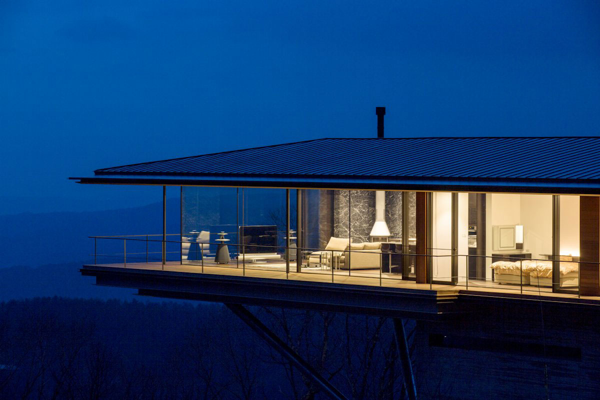 A Stunning Mountainside Home with a Dramatic Cantilever Appearance in Nagano by Kidosaki Architects Studio (17)