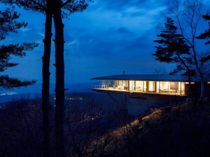 A Stunning Mountainside Home with a Dramatic Cantilever Appearance in Nagano by Kidosaki Architects Studio (18)