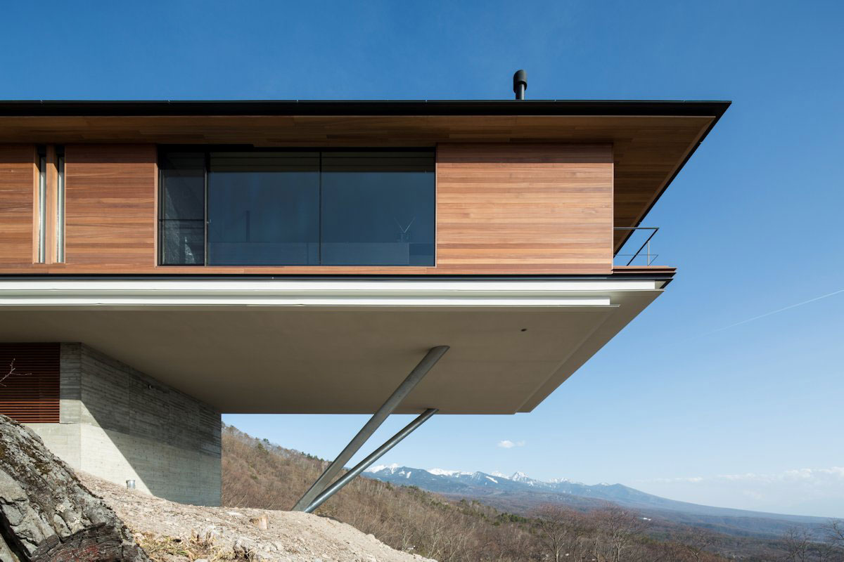 A Stunning Mountainside Home with a Dramatic Cantilever Appearance in Nagano by Kidosaki Architects Studio (4)