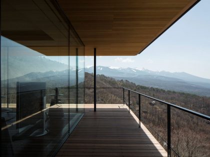 A Stunning Mountainside Home with a Dramatic Cantilever Appearance in Nagano by Kidosaki Architects Studio (5)