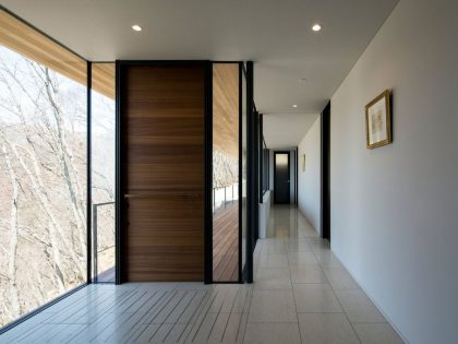 A Stunning Mountainside Home with a Dramatic Cantilever Appearance in Nagano by Kidosaki Architects Studio (6)