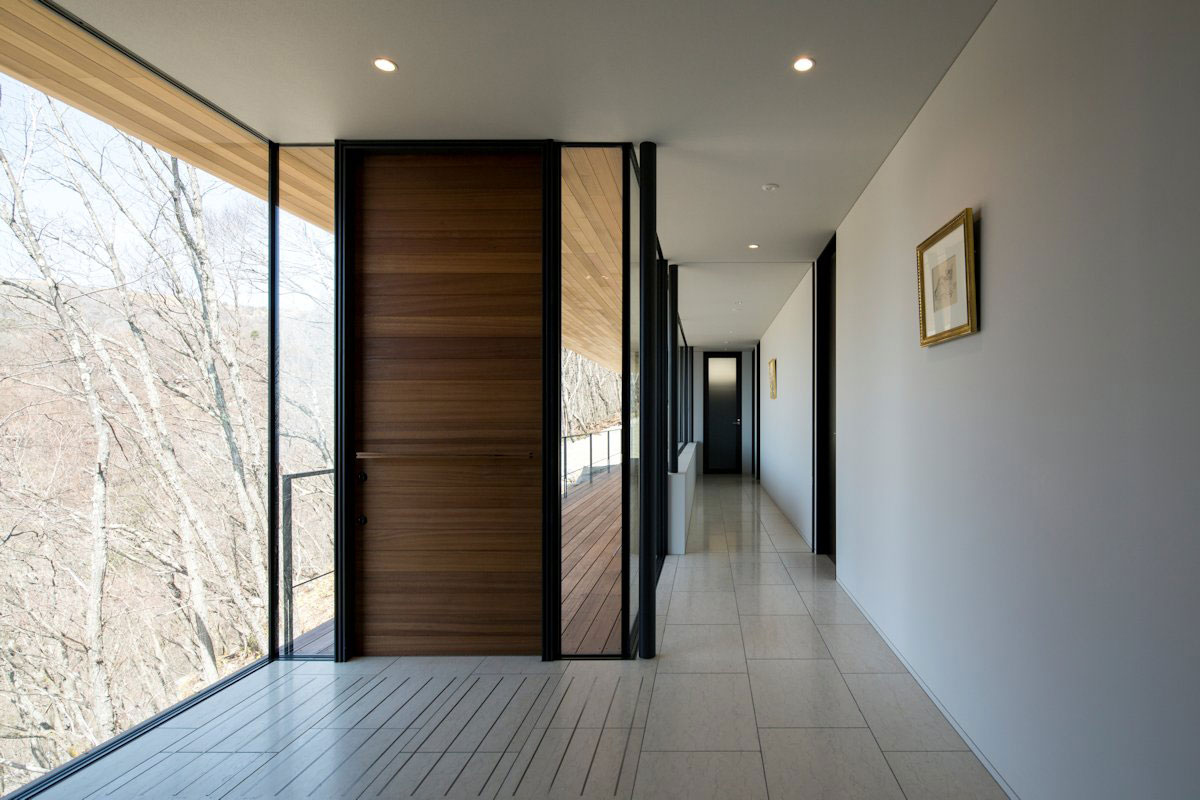 A Stunning Mountainside Home with a Dramatic Cantilever Appearance in Nagano by Kidosaki Architects Studio (6)