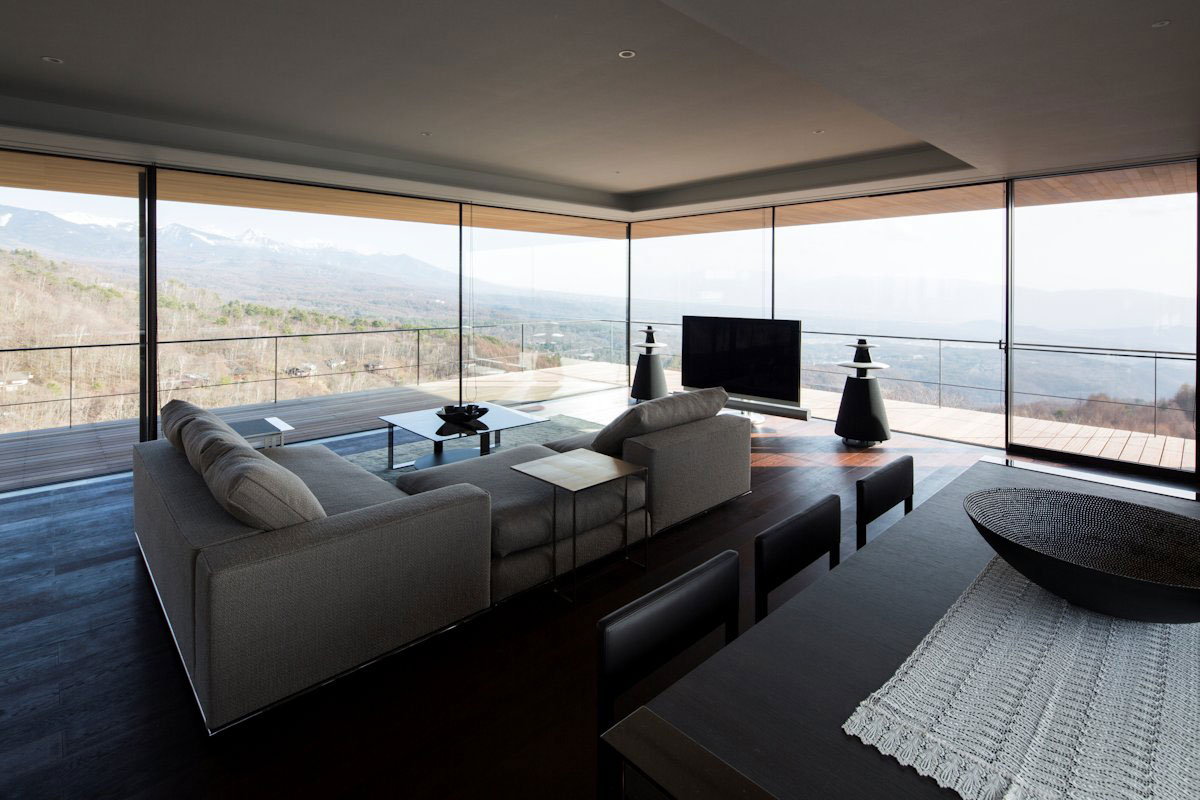A Stunning Mountainside Home with a Dramatic Cantilever Appearance in Nagano by Kidosaki Architects Studio (7)
