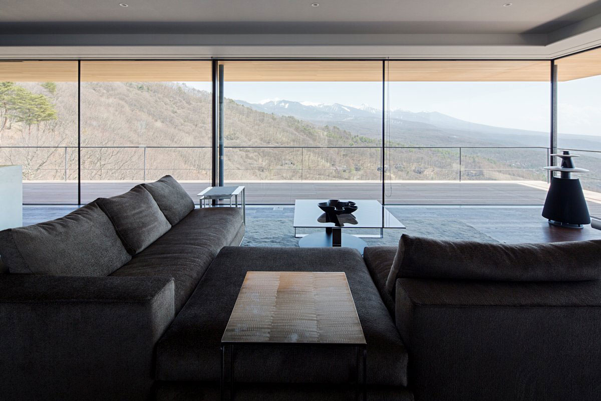 A Stunning Mountainside Home with a Dramatic Cantilever Appearance in Nagano by Kidosaki Architects Studio (8)