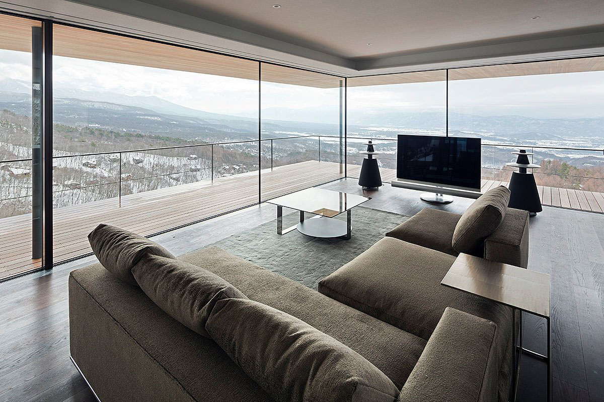 A Stunning Mountainside Home with a Dramatic Cantilever Appearance in Nagano by Kidosaki Architects Studio (9)
