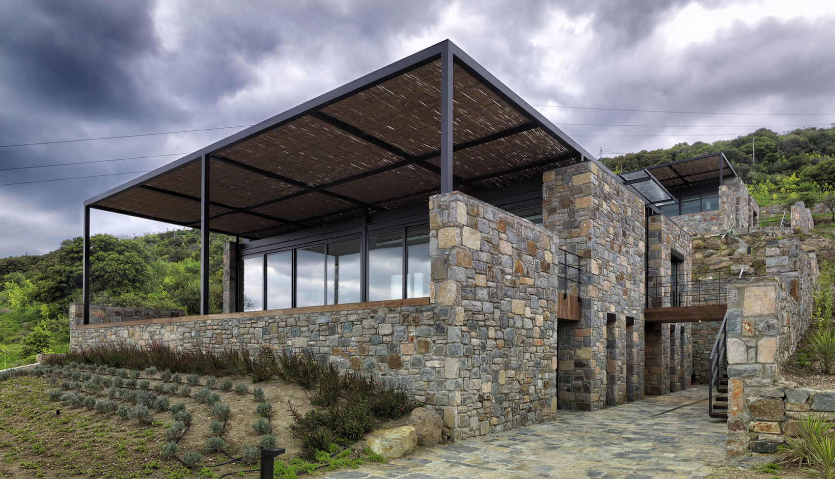 A Stunning Rustic Home with a Rough and Warm Interior in Turkey by Cirakoglu Architects (1)