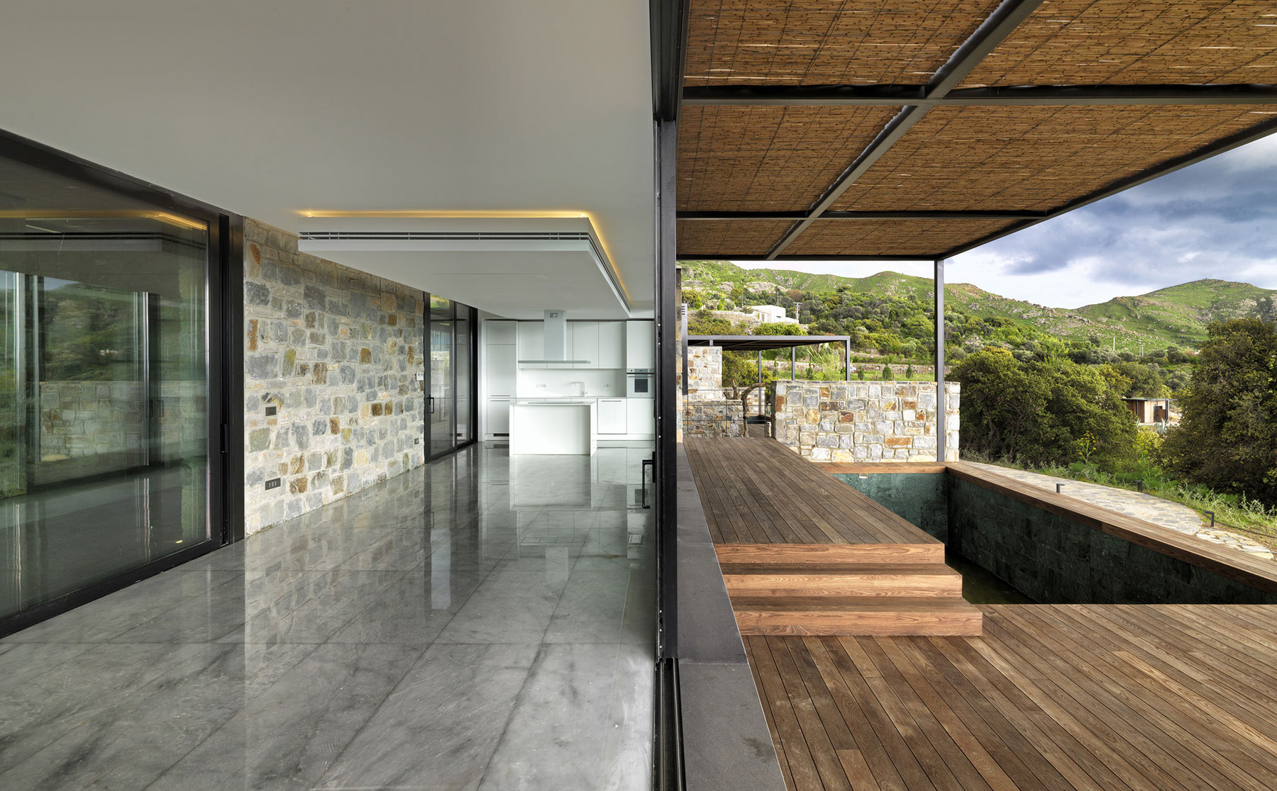 A Stunning Rustic Home with a Rough and Warm Interior in Turkey by Cirakoglu Architects (10)