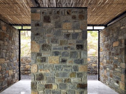A Stunning Rustic Home with a Rough and Warm Interior in Turkey by Cirakoglu Architects (16)