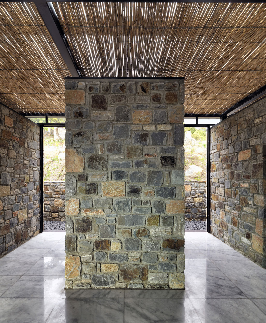 A Stunning Rustic Home with a Rough and Warm Interior in Turkey by Cirakoglu Architects (16)