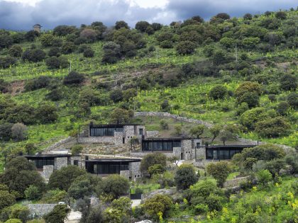 A Stunning Rustic Home with a Rough and Warm Interior in Turkey by Cirakoglu Architects (3)