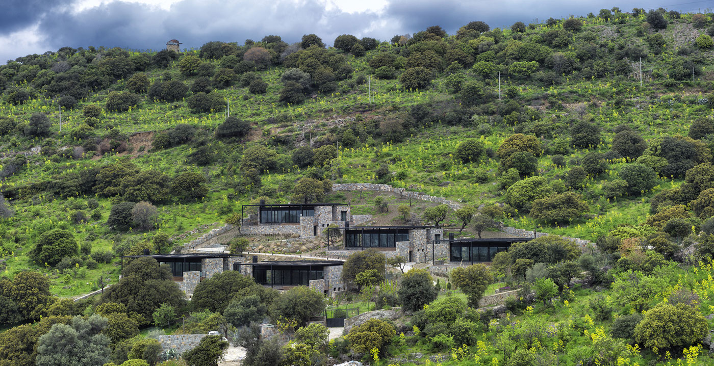 A Stunning Rustic Home with a Rough and Warm Interior in Turkey by Cirakoglu Architects (3)